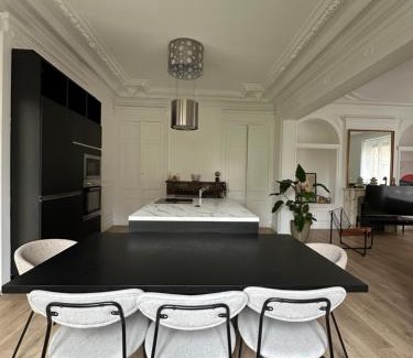 Charleville-Mezieres Apartment | Maison cosy avec jardin privé hypercentre Charleville-Mézières à deux pas de la Place Ducale