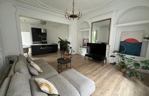 Charleville-Mezieres Apartment | Maison cosy avec jardin privé hypercentre Charleville-Mézières à deux pas de la Place Ducale