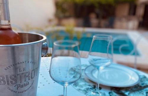 Le Pontet House | Maison d'hôtes La Capucine