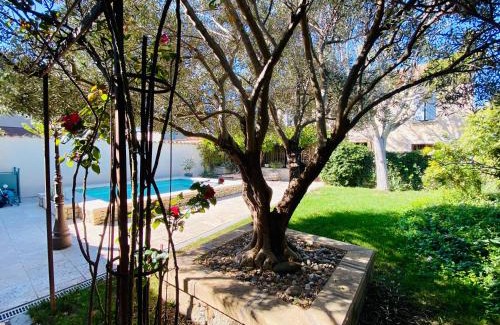 Le Pontet House | Maison d'hôtes La Capucine