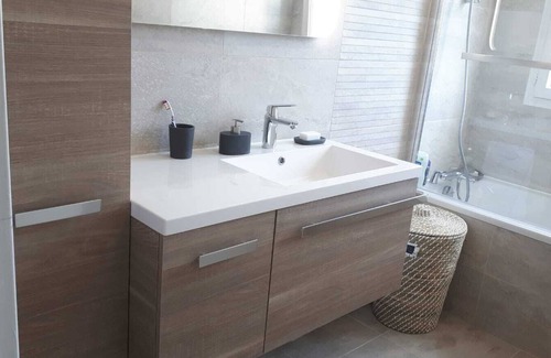 Plaisir House | Maison Dans Domaine Privé Avec Piscine et Tennis Proche de Versailles et Paris