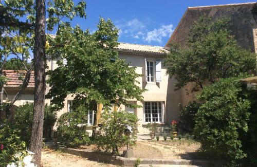 Robion House | Maison Daumas Billard Français et Piscine