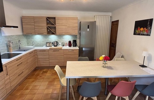 Serignan-du-Comtat House | Maison de Campagne- mas Célestin Avec Piscine 6 Personnes - 3 Chambres