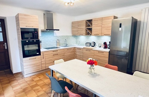 Serignan-du-Comtat House | Maison de Campagne- mas Célestin Avec Piscine 6 Personnes - 3 Chambres