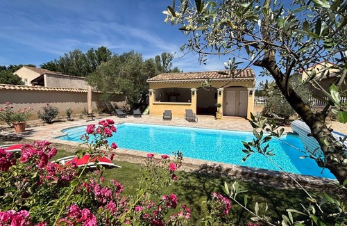 Serignan-du-Comtat House | Maison de Campagne- mas Célestin Avec Piscine 6 Personnes - 3 Chambres