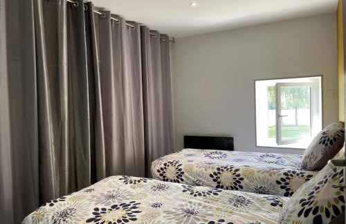Isle-et-Bardais House | Maison de campagne rénovée avec vue sur étang, animaux acceptés - FR-1-489-389