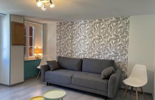 Isle-et-Bardais House | Maison de campagne rénovée avec vue sur étang, animaux acceptés - FR-1-489-389