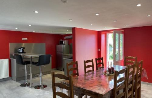 Isle-et-Bardais House | Maison de campagne rénovée avec vue sur étang, animaux acceptés - FR-1-489-389