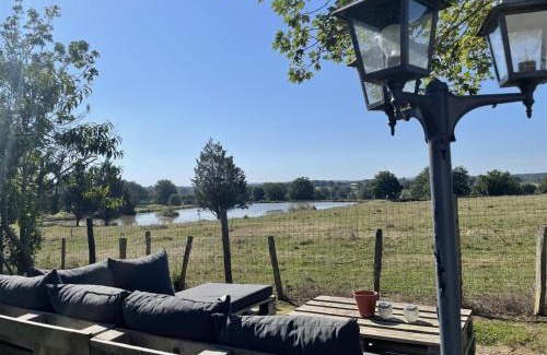 Isle-et-Bardais House | Maison de campagne rénovée avec vue sur étang, animaux acceptés - FR-1-489-389
