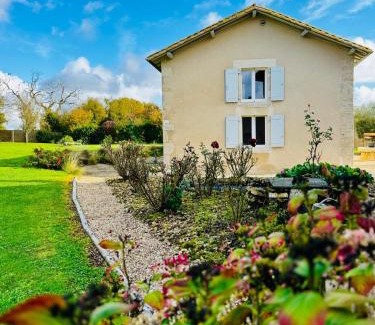 Saint-Sauvant House | Maison de campagne avec piscine et charme poitevin
