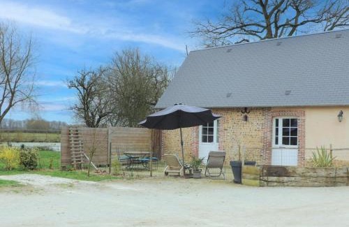 La Ferte-en-Ouche House | Maison de caractère restaurée avec animaux acceptés et WiFi dans un cadre équestre paisible - FR-1-497-239