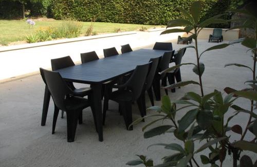 Bures House | Maison de caractère à Bures, proche du Perche avec jardin et Wi-Fi - FR-1-497-124