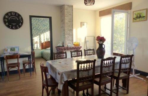 Couleuvre House | Maison de charme à Couleuvre avec jardin et terrasse - FR-1-489-284