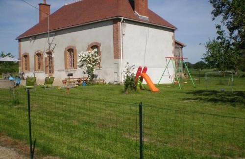 Cressanges House | Maison de famille rénovée avec SPA et jeux à Cressanges - FR-1-489-28