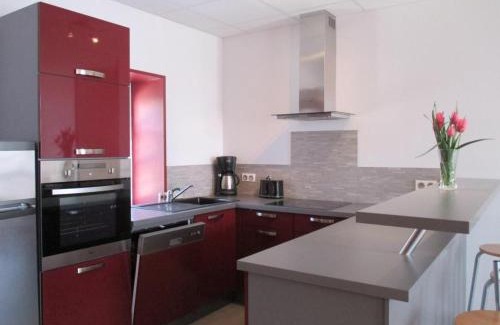 Cressanges House | Maison de famille rénovée avec SPA et jeux à Cressanges - FR-1-489-28