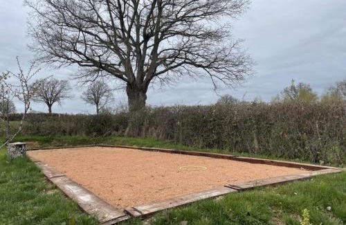 Bourbon-l'Archambault House | Maison de ferme restaurée avec pêche incluse et animaux acceptés - FR-1-489-293