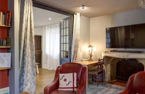 Saint-Symphorien-de-Lay House | Maison de ville spacieuse avec jardin et terrasse - FR-1-496-312