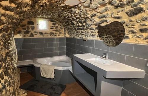 La Celle-sous-Gouzon House | Maison de rue avec piscine