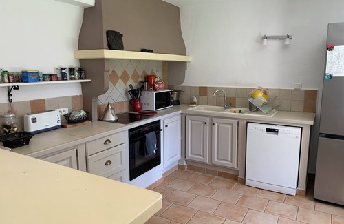 Maubec House | Maison de Vacances Avec Piscine en Plein Village du Luberon