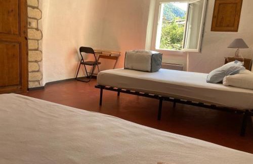 La Celle-sous-Gouzon Apartment | Maison de village de montagne