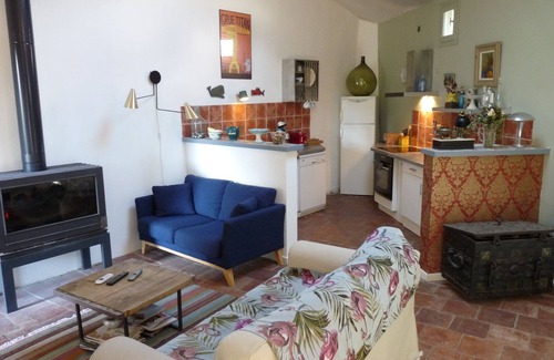 Nezignan-L'Eveque House | Maison de Village Avec Piscine Privée, 15 Minutes des Plages