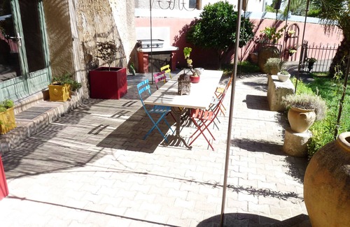 Nezignan-L'Eveque House | Maison de Village Avec Piscine Privée, 15 Minutes des Plages
