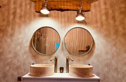 Quartier Administrations Apartment | Maison de village écusson - logement entier - 160m2 - 4chambres - Centre ville - Terrasse - Climatisé