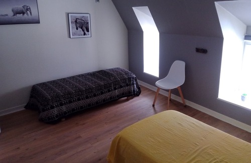 Pleaux Apartment | Maison de Village. Avec Commerces à Proximité. Départ de Sentiers, Vtt, lac 10 k