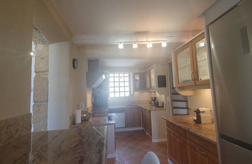 Lambesc House | Maison de Village Provençal Classé Idéalement Située Près de Sites Touristiques