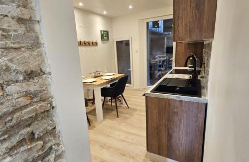 Epinal House | Maison de ville rénovée avec garage privatif à Épinal - FR-1-589-834