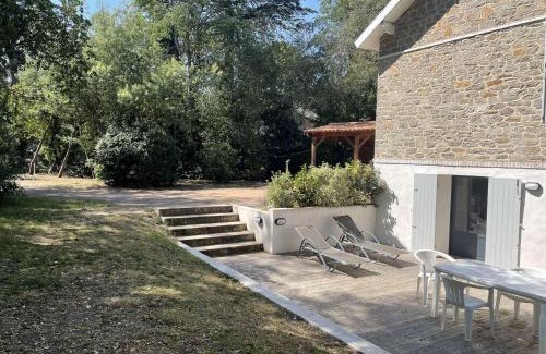 Noirmoutier-en-l'Ile House | Maison en pierre rénovée, 8 couchages, terrasse bois, proche bois de la Chaise - FR-1-224B-162