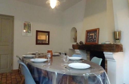 Noirmoutier-en-l'Ile House | Maison en pierre rénovée, 8 couchages, terrasse bois, proche bois de la Chaise - FR-1-224B-162