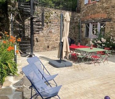 Pelussin Villa | Maison en pierre avec vue imprenable dans le parc naturel du Pilat