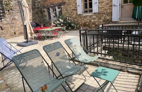 Pelussin Villa | Maison en pierre avec vue imprenable dans le parc naturel du Pilat