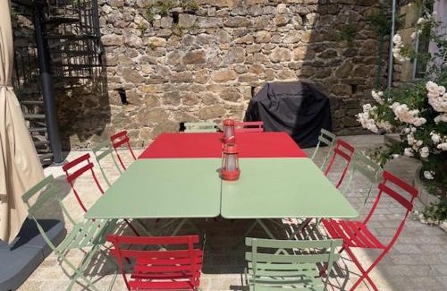 Pelussin Villa | Maison en pierre avec vue imprenable dans le parc naturel du Pilat