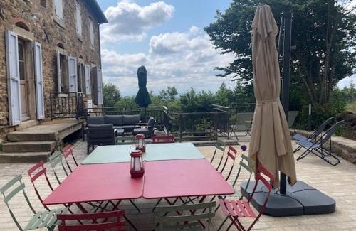 Pelussin Villa | Maison en pierre avec vue imprenable dans le parc naturel du Pilat