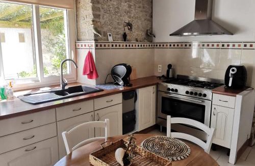Le Bernard House | Maison en pierres avec jardin, 7 km des plages, 6 pers, 3 chambres - Le Bernard - FR-1-357-253