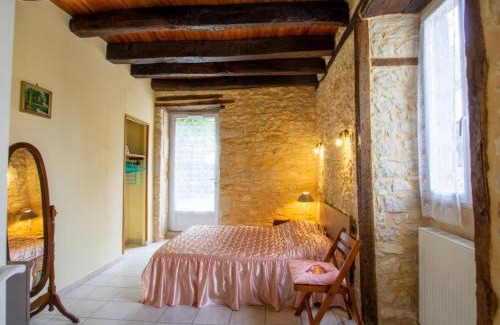 Tourtoirac House | Maison en pierres avec jardin clos, proche grotte de Tourtoirac, équipements bébé, animaux acceptés. - FR-1-616-280