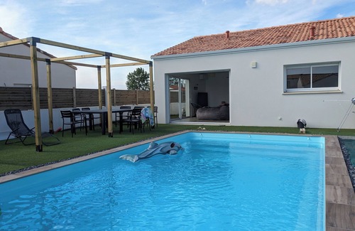 Saint-Jean-de-Monts House | Maison en Vendée Avec Piscine Chauffée, Proches des Commerces et des Plages