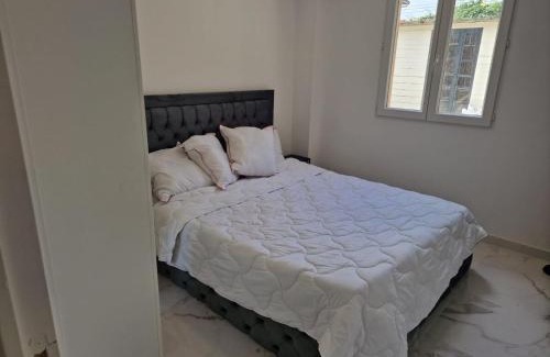 10th Arrondissement Enclos-St-Laurent Apartment | Maison familiale