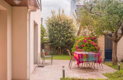 Port-Louis House | Maison famil. années 30 rénovée, au cœur du bourg, 8-10 pers. - FR-1-349-222