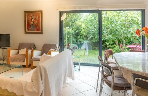 Port-Louis House | Maison famil. années 30 rénovée, au cœur du bourg, 8-10 pers. - FR-1-349-222