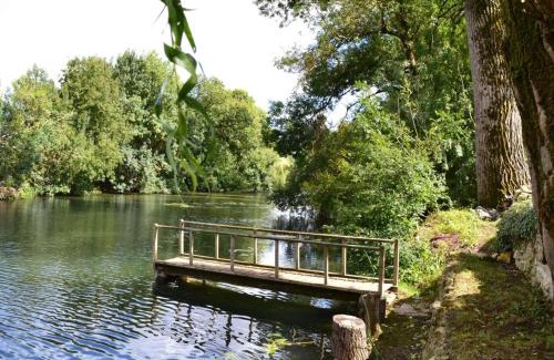 Saint-Genis-d'Hiersac House | Maison familiale avec jardin clos, accès rivière et Wi-Fi, proche verdure et activités en Charente - FR-1-653-117
