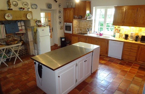 Eynesse House | Maison Familiale au Bord de Rivière Avec Piscine