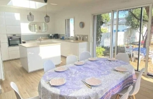 Batz-sur-Mer House | Maison Familiale Entièrement Rénovée Proche Plage, Jardin et Cabine sur la Plage
