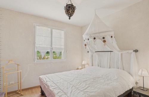 Les Conches House | Maison familiale et colorée avec jardin pour 6