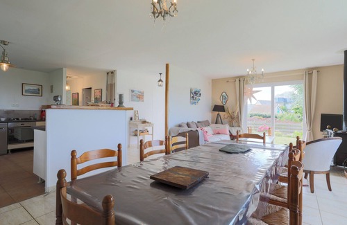 Trebeurden House | 'Maison Familiale Kerlaho' with Sea View, Private Garden and Wi-Fi