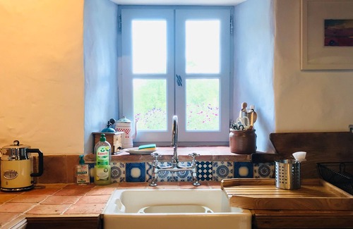 Saint-Antonin Noble Val House | Maison D’Artist, 5 minutes from St Antonin Noble Val with Swimming River & Pools