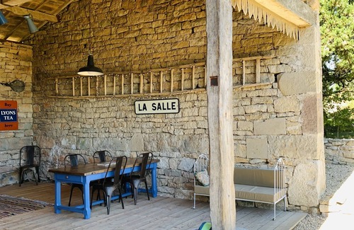 Saint-Antonin Noble Val House | Maison D’Artist, 5 minutes from St Antonin Noble Val with Swimming River & Pools