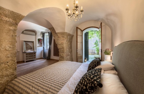 Cabrieres-dʼAigues Bed & Breakfast | Maison Lou Roucas